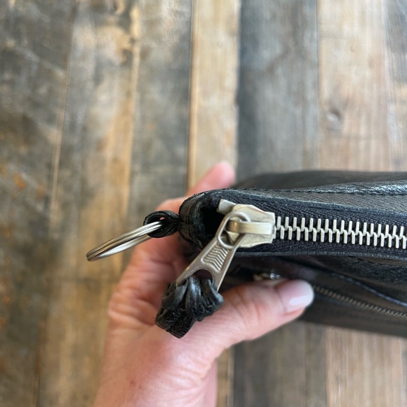 Authentic Excellent Condition Balenciaga Large Classic Clip Clutch Bag - Picture 14 of 17